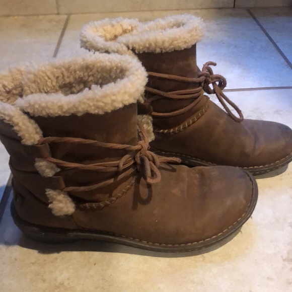 Ugg boots light brown Sz 8 - Picture 2 of 4